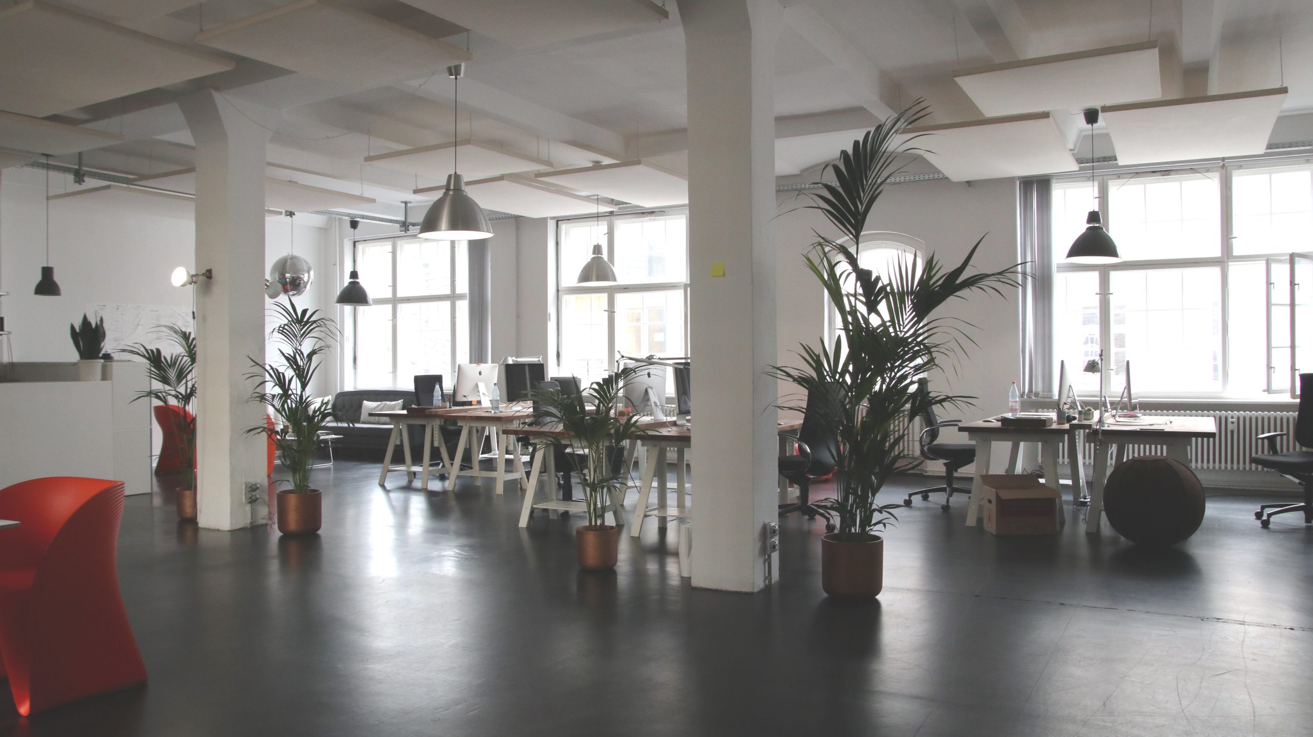 Read more about the article Why A Clean Office Space Is Essential For A Productive Work Environment