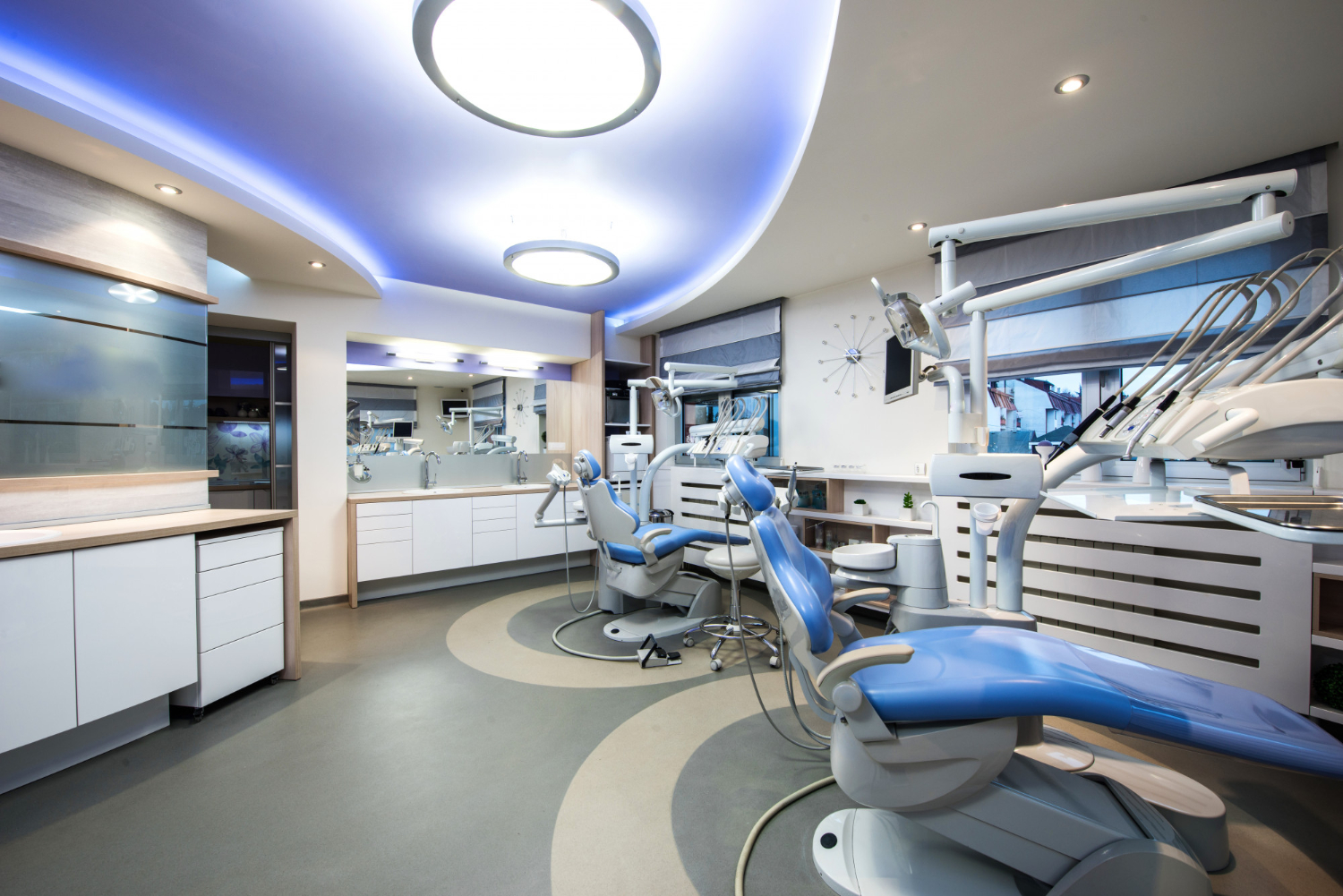 You are currently viewing 4 Reasons To Use Commercial Cleaning Services For Your Dental Office